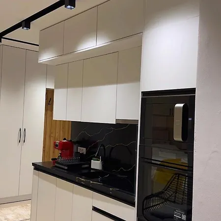 Apartmenti C1 Dhoma 34 *